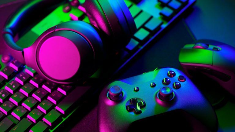 Gaming controller and keyboard